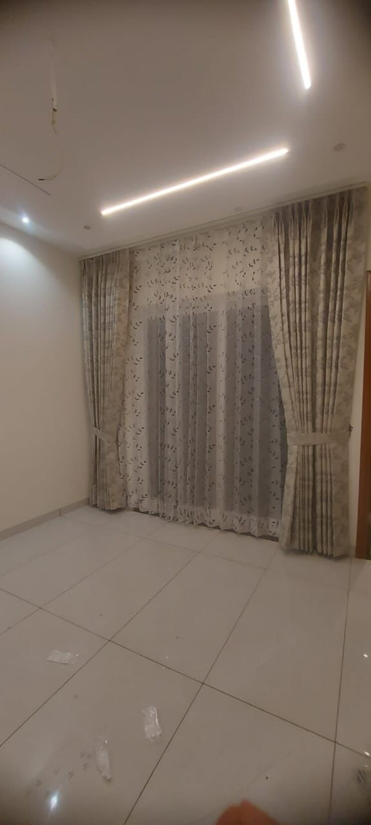Room, vip road 3 Bedroom 1800 Sq.Ft. Independent House In Vip Road Zirakpur 8957566