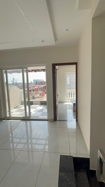 Room in 3 BHK Independent House at Vip Road – for Rent