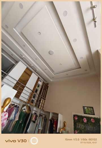 Furnished Amenities in  Showroom at Gomti Nagar – for Rent