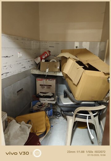 Team Area in  Showroom at Gomti Nagar – for Rent
