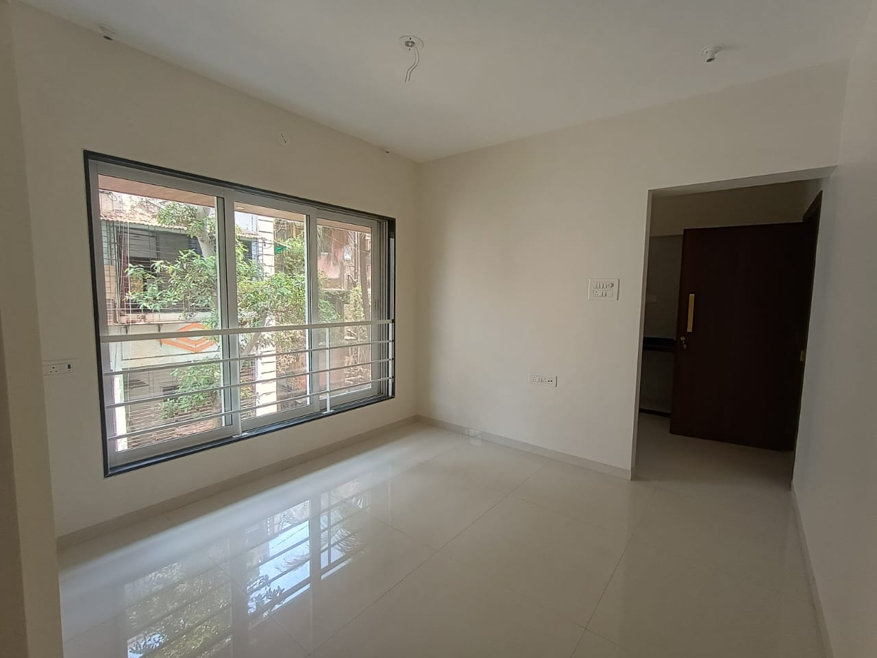 1 BHK + Servant Room Apartment For Rent in MM Spectra