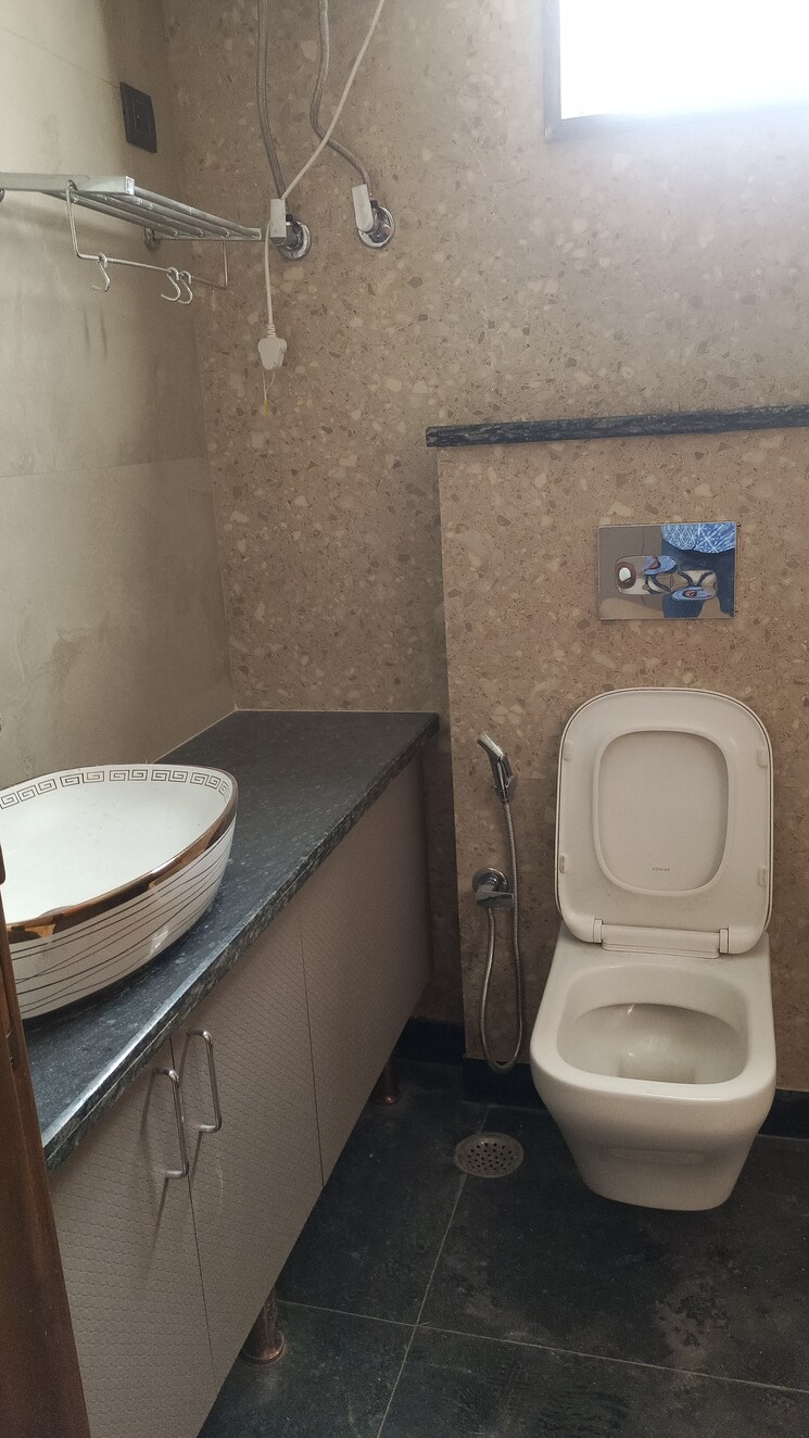 Bathroom, new rajinder nagar 3 Bedroom 1152 Sq.Ft. Builder Floor In New Rajinder Nagar Delhi 8957585