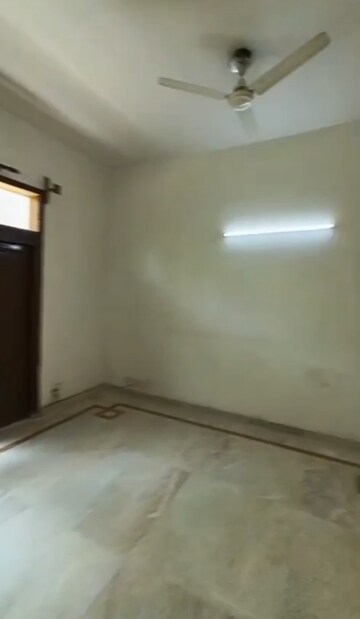 Room in 3 BHK Independent House at Sector 15a – for Rent