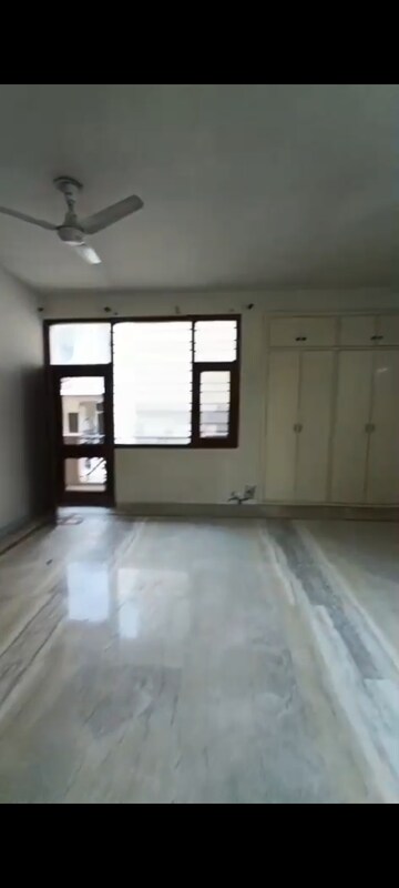 Room in 3 BHK Independent House at Sector 15a – for Rent