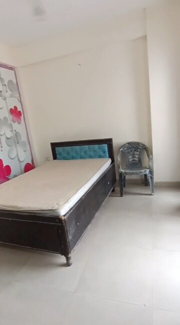 Bedroom in 2.5 BHK Apartment at Panchsheel Greens II, Sector 16 Greater Noida – for Rent