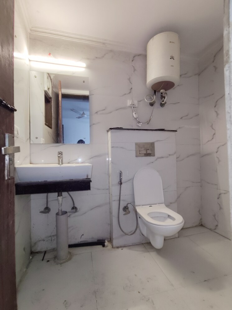 Bathroom, saket 2 Bedroom 8500 Sq.Ft. Builder Floor In Saket Delhi 8957651