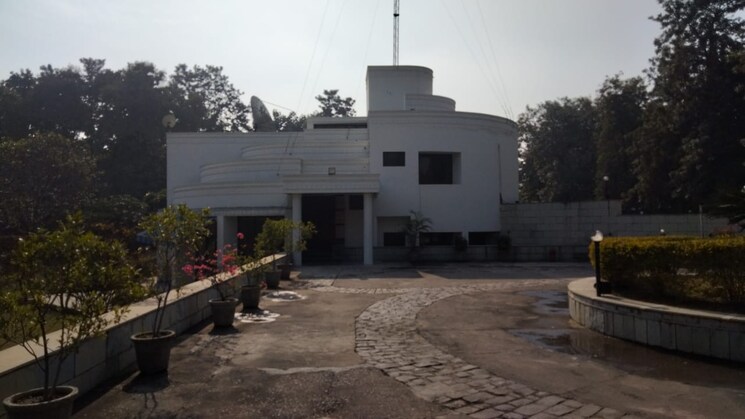 Exterior View, vasant kunj 3.5 Bedroom 3 Acre Villa In Vasant Kunj Delhi 8957644