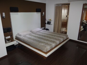 Bedroom in 3 BHK Apartment at Sea Breeze Building Juhu, Juhu – for Sale