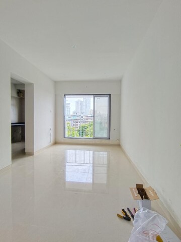 Room in 1 BHK Apartment at Kolte Patil Vaayu, Dahisar West – for Rent
