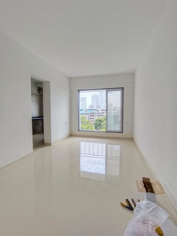 Room in 1 BHK Apartment at Kolte Patil Vaayu, Dahisar West – for Rent