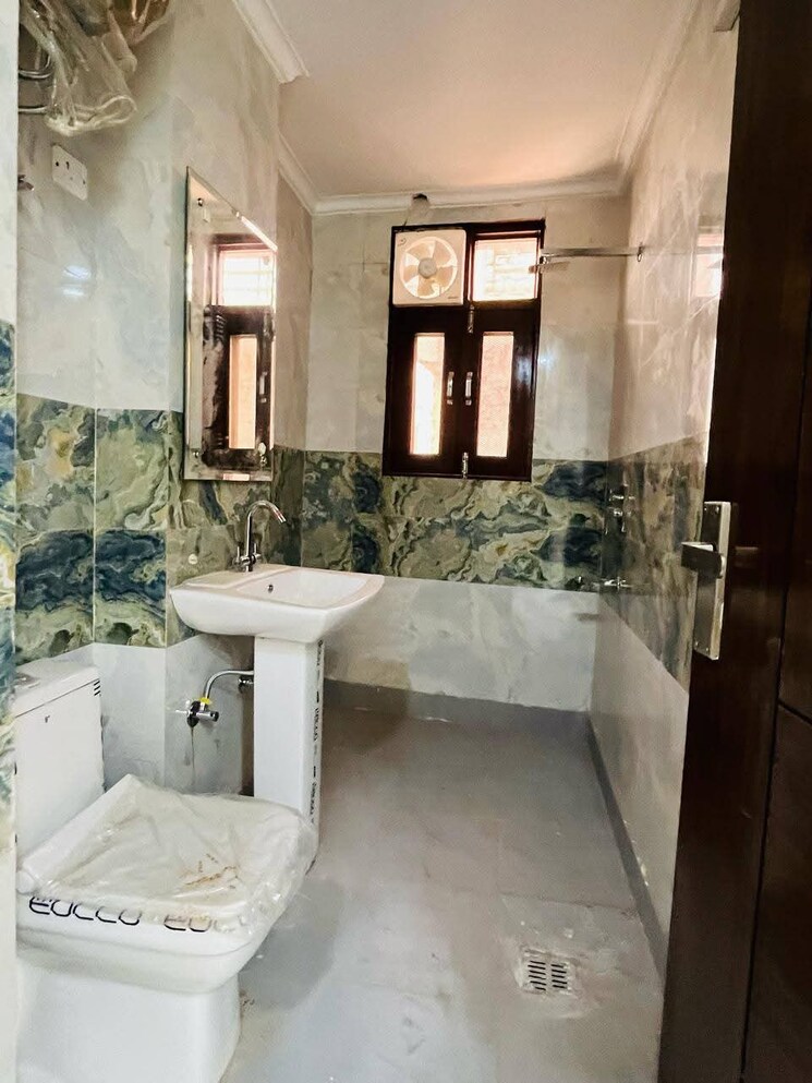 Bathroom, saket 2 Bedroom 850 Sq.Ft. Builder Floor In Saket Delhi 8957669