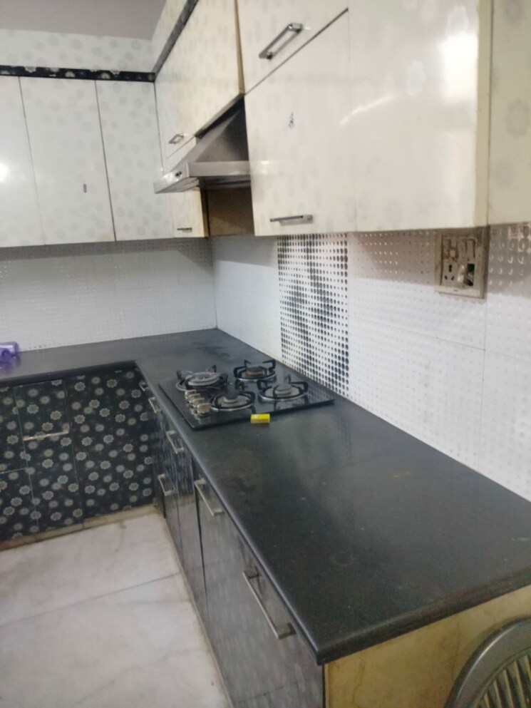 Kitchen, ramesh nagar 2.5 Bedroom 1000 Sq.Ft. Builder Floor In Ramesh Nagar Delhi 8957683