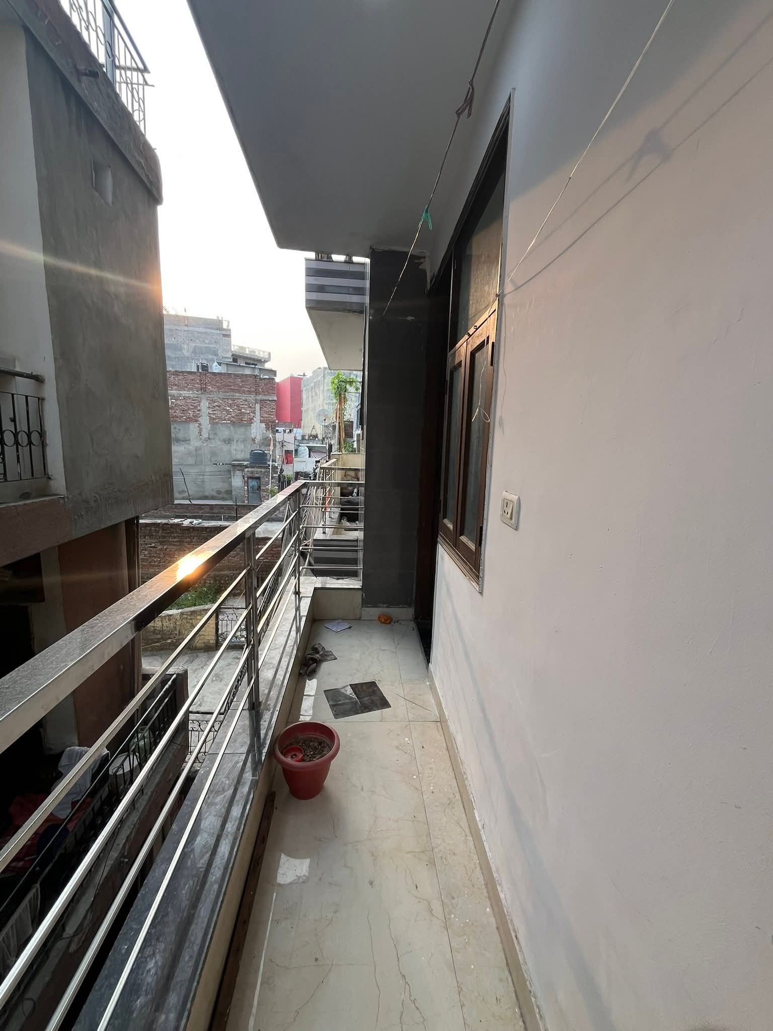 1 BHK Builder Floor For Rent in Near Saket Metro Station 
