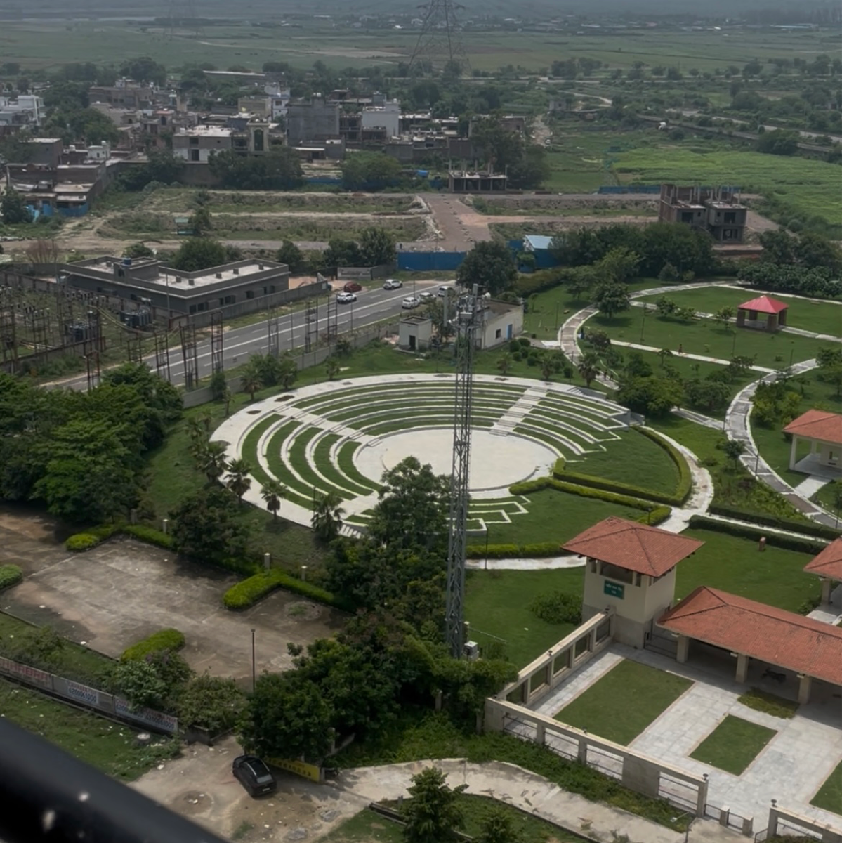 2 BHK 1050 Sq.Ft. Apartment in Antriksh Golf City