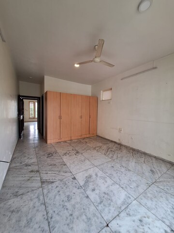 Room in 3 BHK Apartment at Usha Villa, Santacruz West – for Rent