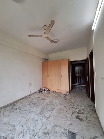 Room in 3 BHK Apartment at Usha Villa, Santacruz West – for Rent