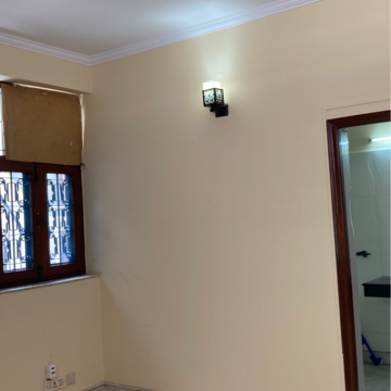 Room in 3 BHK Independent House at RWA Apartments Sector 40, Sector 40 – for Rent