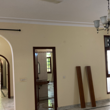 Building Lobby in 3 BHK Independent House at RWA Apartments Sector 40, Sector 40 – for Rent