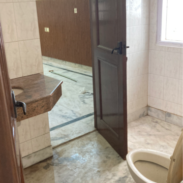 Bathroom in 3 BHK Independent House at RWA Apartments Sector 40, Sector 40 – for Rent