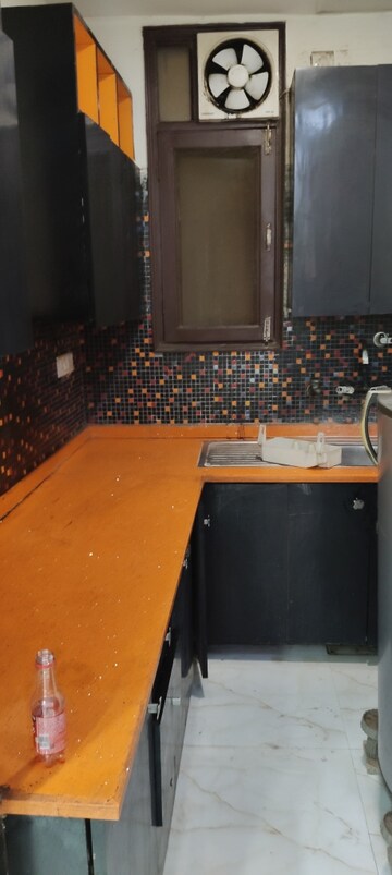 Kitchen in 1.5 BHK Builder Floor at ABCZ East Platinum, Sector 44 – for Rent
