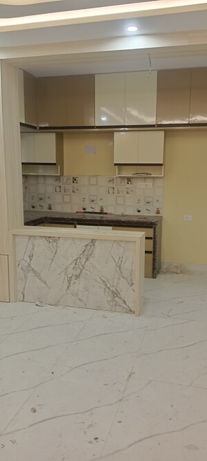 Room in 3 BHK Apartment at Silver Gardenia Lake Town, Lake Town – for Sale