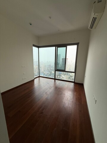 Room in 2 BHK Apartment at Piramal Mahalaxmi, Mahalaxmi – for Rent