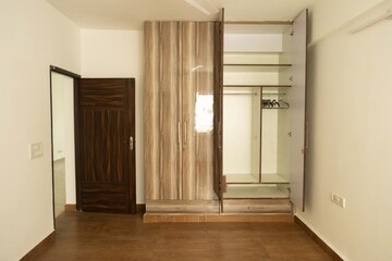 Room in 1 BHK Apartment at Veera Safdarjung Enclave, Safdarjung Enclave – for Rent