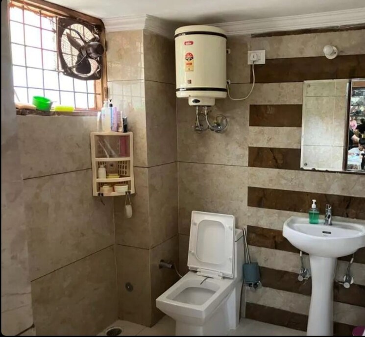 Bathroom, sector 49 3 Bedroom 2500 Sq.Ft. Builder Floor In Sector 49 Chandigarh 8957955