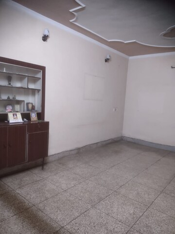 Master Bedroom in 2.5 BHK Villa at Damoder Colony – for Rent