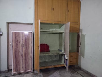 Furnished Amenities in 2.5 BHK Villa at Damoder Colony – for Rent