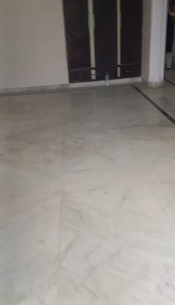 Room in 2 BHK Independent House at Sector 45 – for Rent