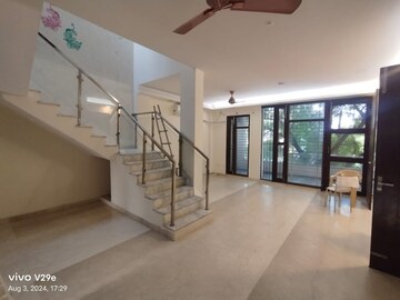 Room in 4 BHK Villa at Sushant Lok 2, Sector 57 – for Rent