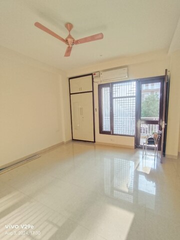 Room in 4 BHK Villa at Sushant Lok 2, Sector 57 – for Rent