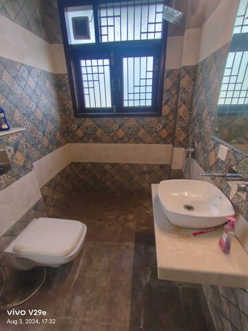 Team Area in 4 BHK Villa at Sushant Lok 2, Sector 57 – for Rent