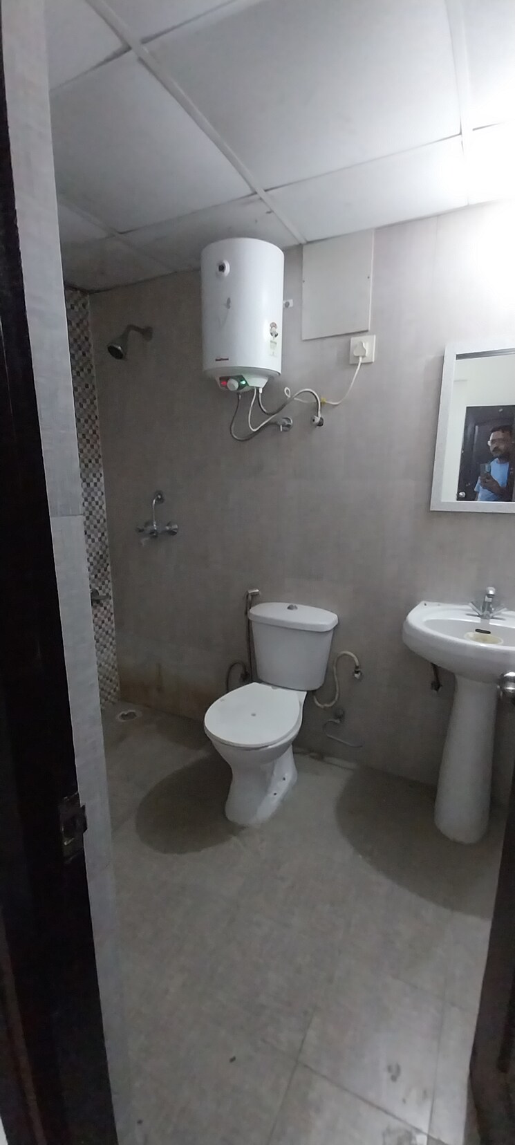 Bathroom, aditya-city-apartments 3 Bedroom 1380 Sq.Ft. Apartment In Shahpur Bamheta Ghaziabad 8957973