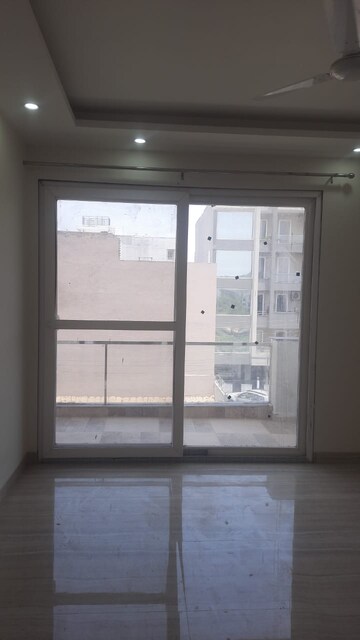 Room in 3 BHK Builder Floor at Sushant Lok 3, Sector 57 – for Rent