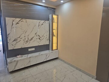 Room in 3.5 BHK Apartment at The Golden Gate, Mahurali – for Rent