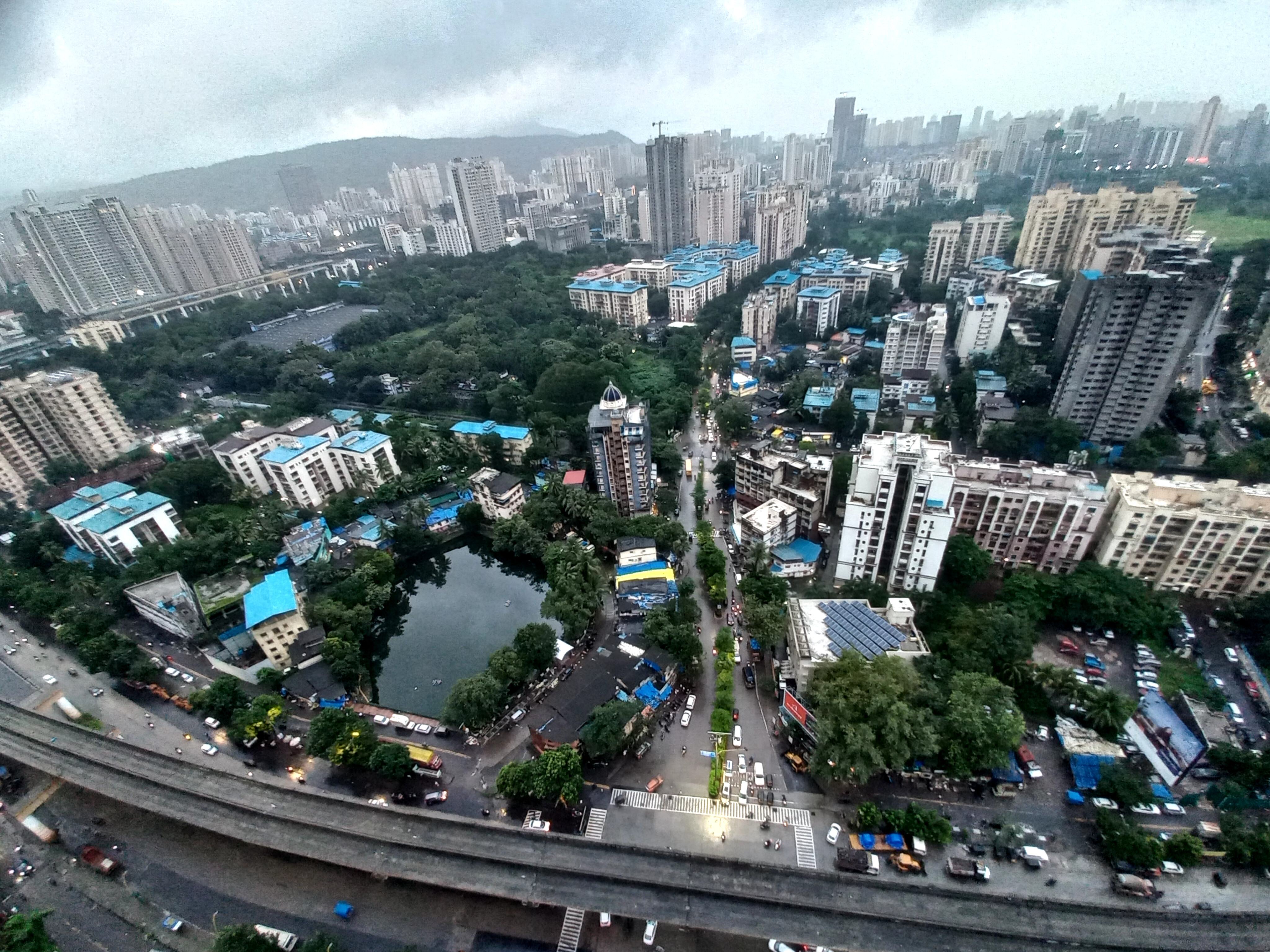 2 BHK Apartment For Rent in Kalpataru Paramount