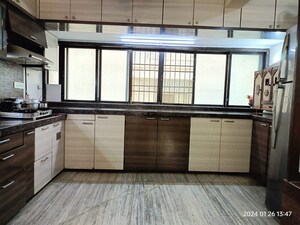 Room in 4 BHK Apartment at Vashi – for Sale