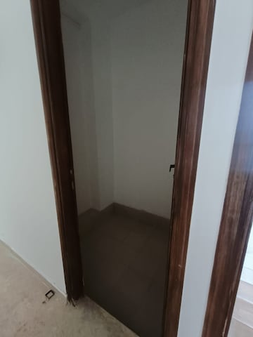 Room in 2 BHK Apartment at Omkar Alta Monte, Malad East – for Rent