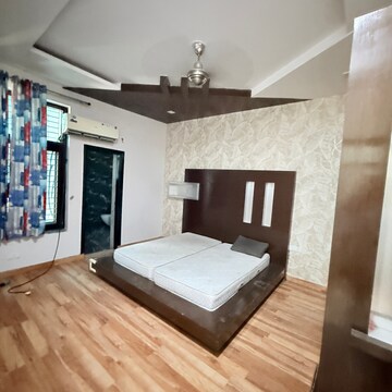 Bedroom in 2 BHK Builder Floor at Sector 105 – for Rent