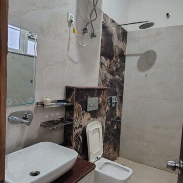 Team Area in 2.5 BHK Builder Floor at Sector 105 – for Rent