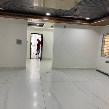 Room in 3.5 BHK Apartment at Kondapur – for Rent
