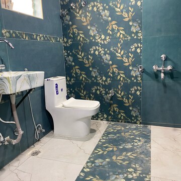 Team Area in 3.5 BHK Apartment at Kondapur – for Rent
