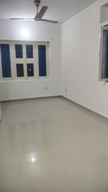 Room in 2 BHK Builder Floor at RWA Apartments Sector 26, Sector 26 – for Sale