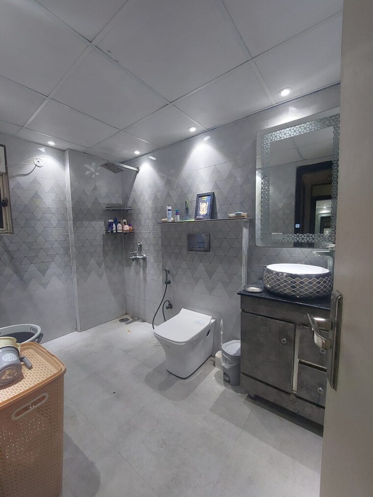 Bathroom, nimbus-the-hyde-park 3 Bedroom 1835 Sq.Ft. Apartment In Sector 78 Noida 8958075