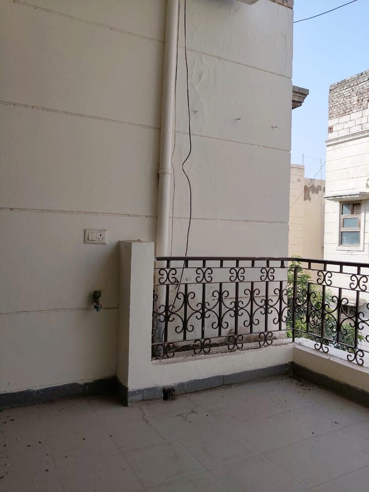 Balcony, ss-mayfield-gardens 4 Bedroom 3000 Sq.Ft. Villa In Sector 51 Gurgaon 8958082