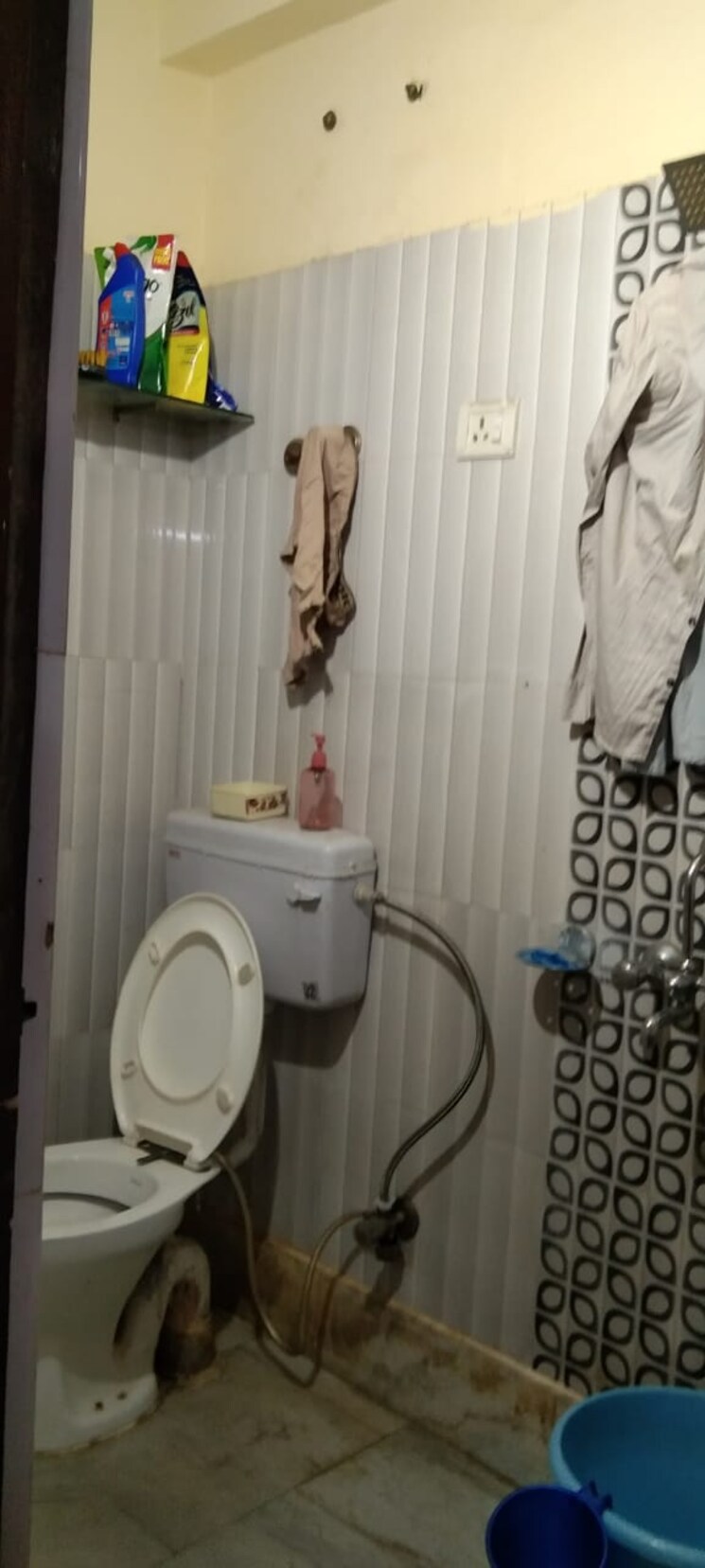 Bathroom, mehrauli gurgaon road 1 Bedroom 500 Sq.Ft. Builder Floor In Mehrauli Gurgaon Road Delhi 8958097