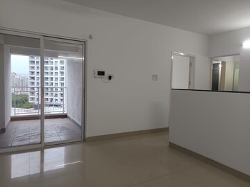 Room in 1 BHK Apartment at Godrej Horizon, Mohammadwadi – for Sale