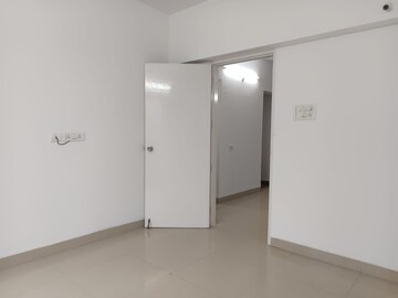 Room in 1 BHK Apartment at Godrej Horizon, Mohammadwadi – for Sale